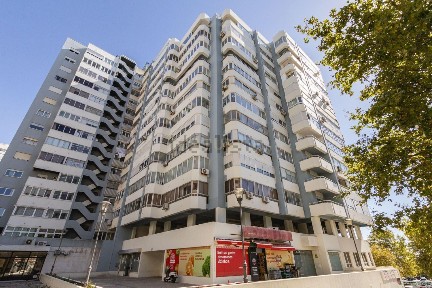 Arrendamento de apartamento T1 na Rua Gregório Lopes, 1523