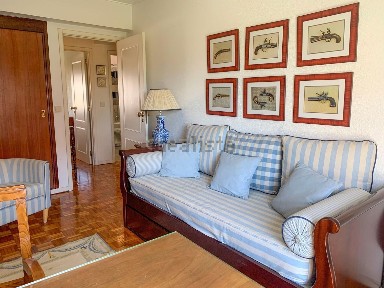 Arrendamento de apartamento T2 na Rua Professor Prado Coelho, 36