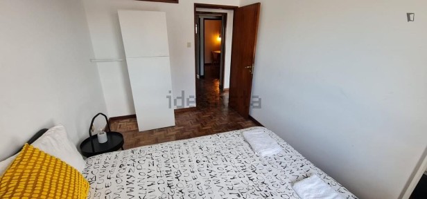 Arrendamento de apartamento T4 na Rua do Almirante Leote do Rego
