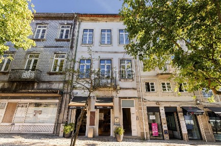 Apartamento T2 à venda na Praça Conde de Agrolongo, 78