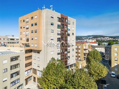 Apartamento T3 à venda em Ferreiros e Gondizalves