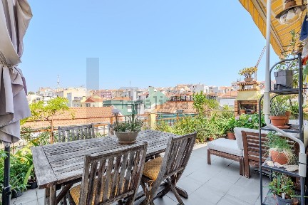 Apartamento T3 à venda na Travessa do Olival à Graça s/n