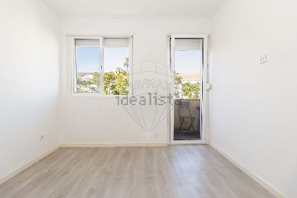 Apartamento T2 à venda na Rua 28 de Setembro de 1974