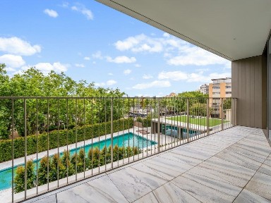 Apartamento T3 à venda na Rua Jaime Thompson, 171