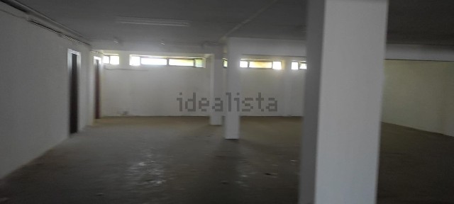 Arrendamento de armazém na Rua Voltinha, 395