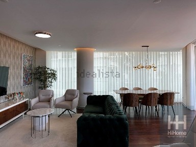 Apartamento T4 à venda na Rua Major Reis Gomes