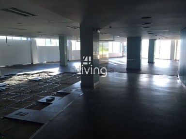 Arrendamento de espaço comercial na Rua Cristovão Pinho Queimado