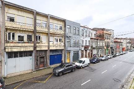 Arrendamento de apartamento T3 na Rua do Heroísmo