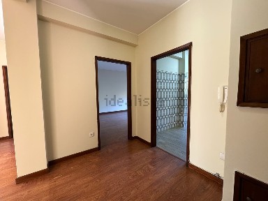Arrendamento de apartamento T3 na Rua António Carvalho Faria, 27