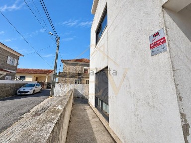 Moradia independente à venda em Riba de Ave