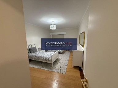 Apartamento T3 à venda na Rua Nova da Raposa