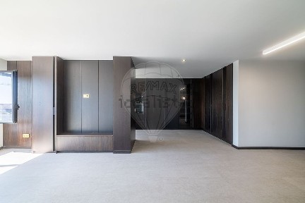 Apartamento T4 à venda na Rua de Belos Ares