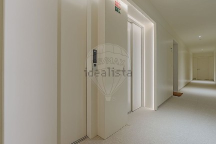 Apartamento T3 à venda na Alameda Jardins da Arrábida