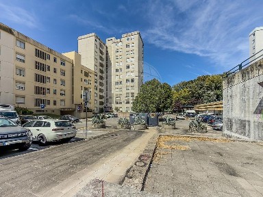 Apartamento T3 à venda na Praceta Diogo de Macedo