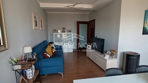 Apartamento T3 à venda na Rua José Cardoso Pires