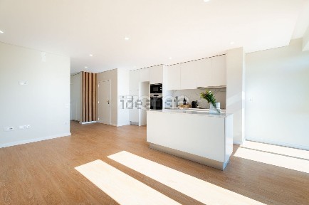 Apartamento T2 à venda na Rua Doutor Américo Silva, 115