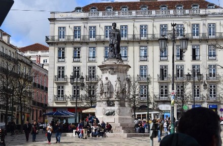 Espaço comercial à venda no Chiado - Pç. de Camões