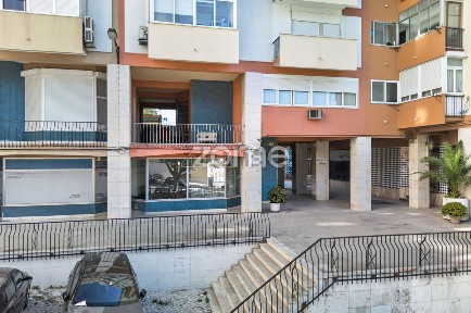 Espaço comercial à venda na Rua Doutor João de Barros, 9