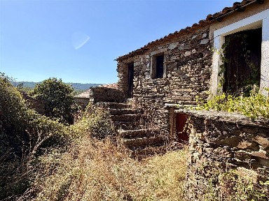 Moradia geminada à venda em Sarzedas