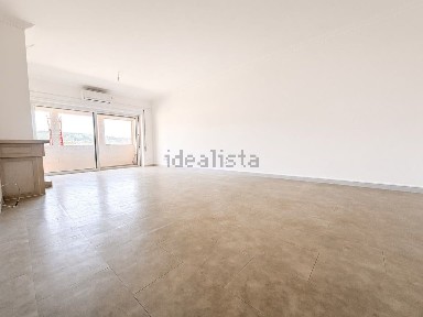 Arrendamento de apartamento T3 na Avenida Elísio de Moura, 441