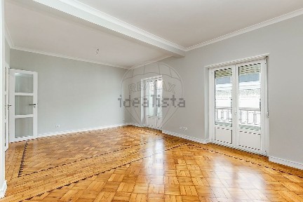 Arrendamento de apartamento T2 na Rua Coelho da Rocha