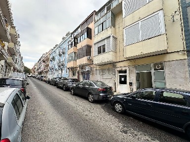 Arrendamento de espaço comercial na Rua Cláudio Nunes