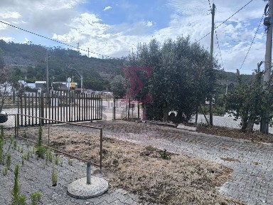 Moradia independente à venda em Roliça