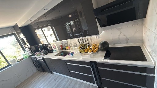 Apartamento T3 à venda na Rua José de Almada Negreiros, 378