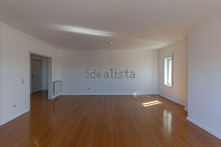 Arrendamento de apartamento T2 na Rua Alto de Barreiros, 607