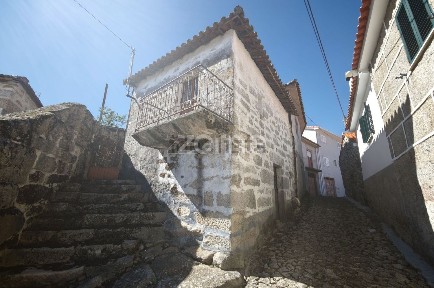 Moradia independente à venda na Rua de Cima s/n