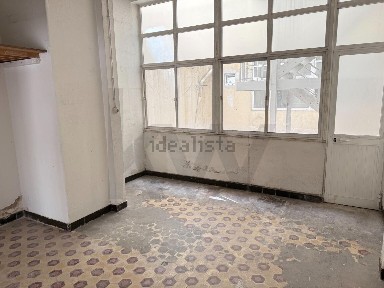 Arrendamento de espaço comercial na Rua do Telhal