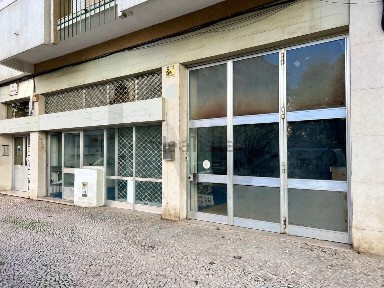 Arrendamento de espaço comercial na Rua José Estêvão
