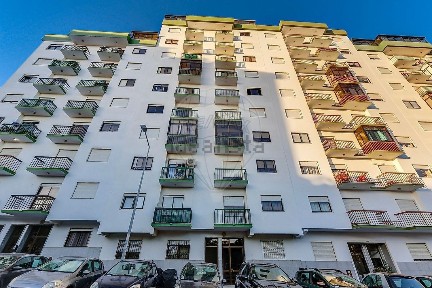 Apartamento T2 à venda na Rua Canavial