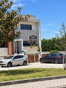 Moradia em banda à venda na Rua São Bartolomeu
