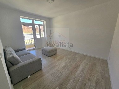Arrendamento de apartamento T2 na Rua Nova do Calhariz, 34