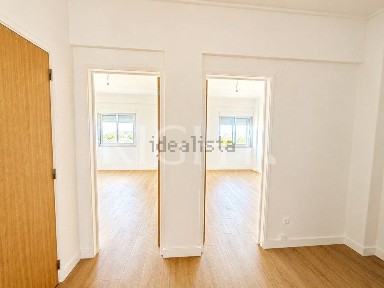 Arrendamento de apartamento T2 na Estrada da Luz