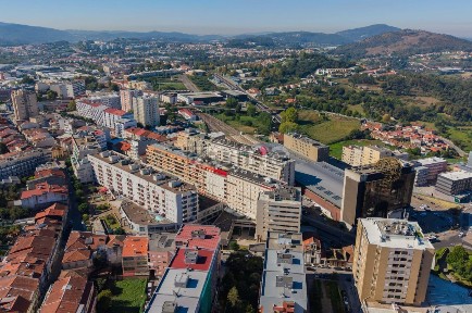 Apartamento T4 à venda na Rua de Caires, 303