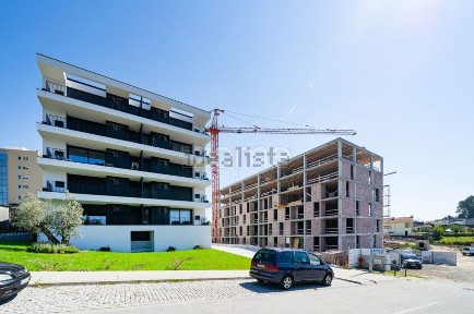 Apartamento T2 à venda na Rua José Freitas Dias s/n