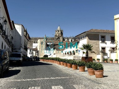 Moradia em banda à venda em Évora