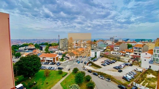 Apartamento T3 à venda na Rua Doutor Ilídio Sardoeira