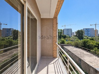 Apartamento T2 à venda na Coimbrões
