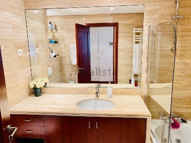 Apartamento T3 à venda na Rua Helena Vieira da Silva