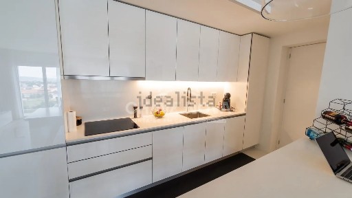 Apartamento T3 à venda na Rua António Joaquim Simão da Mota