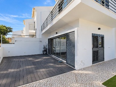 Moradia independente à venda na Cotovia - Quintinha - Venda Nova