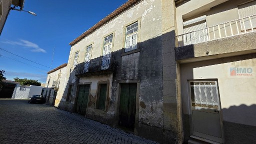 Moradia independente à venda na Póvoa de Rio de Moinhos e Cafede