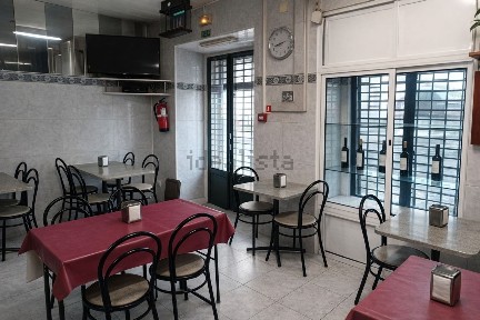 Espaço comercial com rentabilidade à venda na Rua dos Sapadores, 23