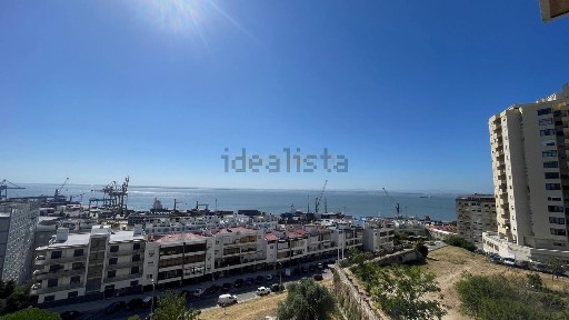 Arrendamento de apartamento T2 na Praça Doutor Ernesto Roma, 7