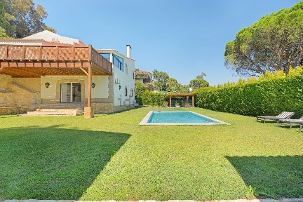 Moradia independente à venda no Centro do Estoril