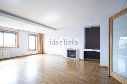 Apartamento T4 à venda no Beco Rica Fé