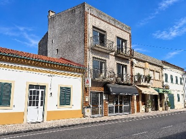 Moradia independente à venda na Rua Combatentes da Grande Guerra